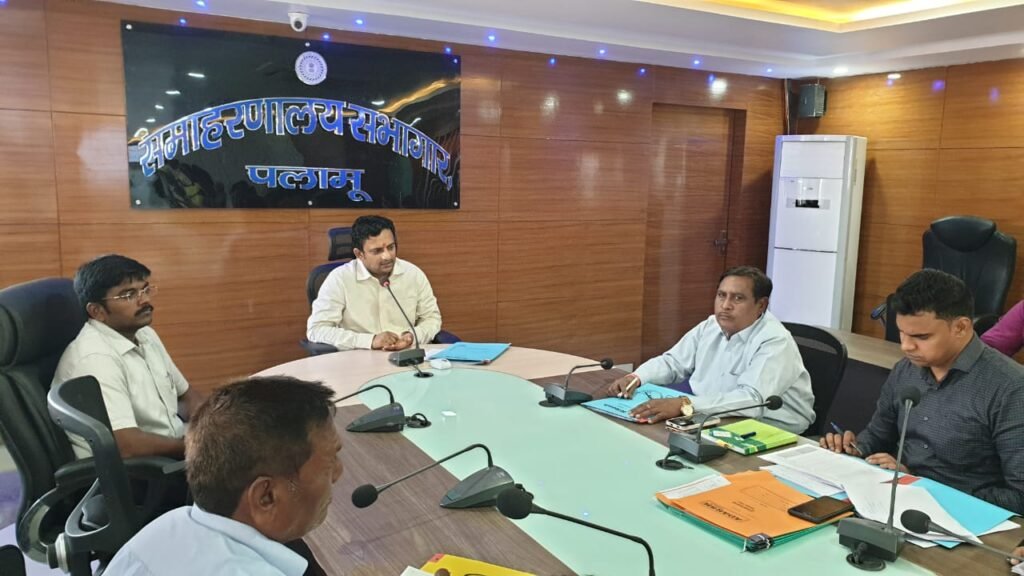 बायोमेट्रिक हाजिरी नहीं बनाने वाले शिक्षकों का वेतन काटने के निर्देश