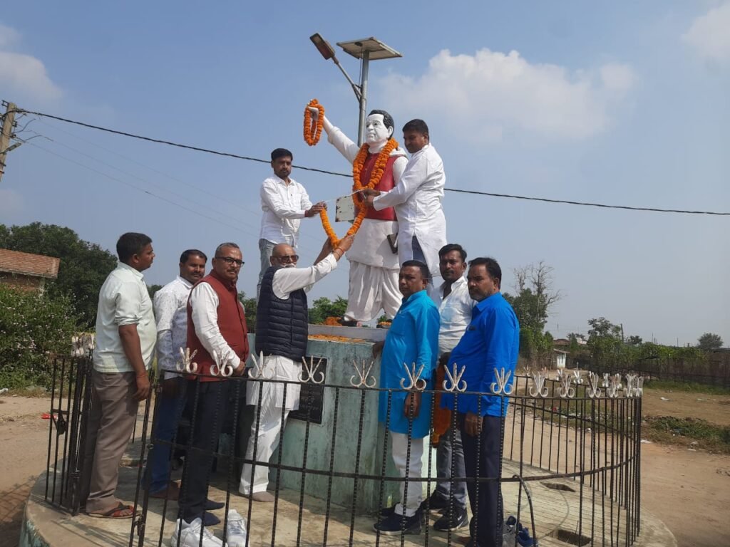 चतरा कें पूर्व सांसद धीरेन्द्र अग्रवाल नें  चतरा संसदीय क्षेत्र के विभिन्न प्रखंडों का किया दौरा।