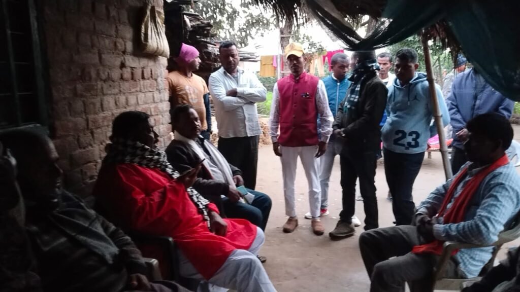 चोरी कांड में दर्ज नहीं हुआ प्राथमिकी, पीड़ित परिवार से मिले पांकी विधायक डॉ. शशिभूषण मेहता