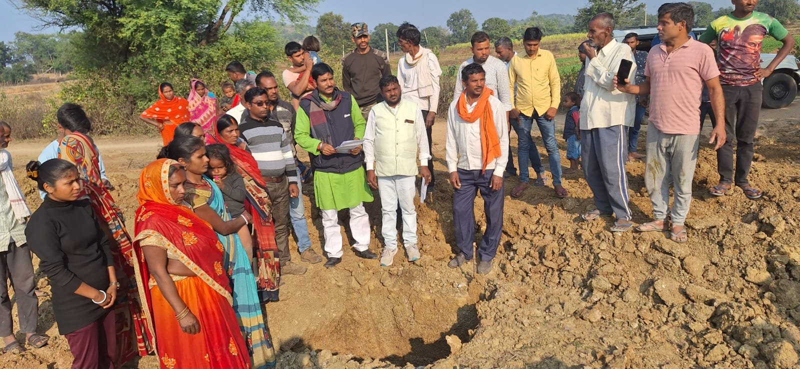 तरहसी प्रखंड कें टरिया में पोशाक क्षेत्र से बाहर और अनुपयोगी जगह पर हो रहा है आंगनबाड़ी केन्द्र का निर्माण : रुद्र शुक्ला