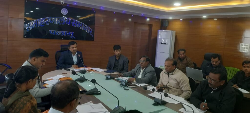 उपायुक्त ने शिक्षा विभाग के तहत किये जा रहे कार्यों की समीक्षा की