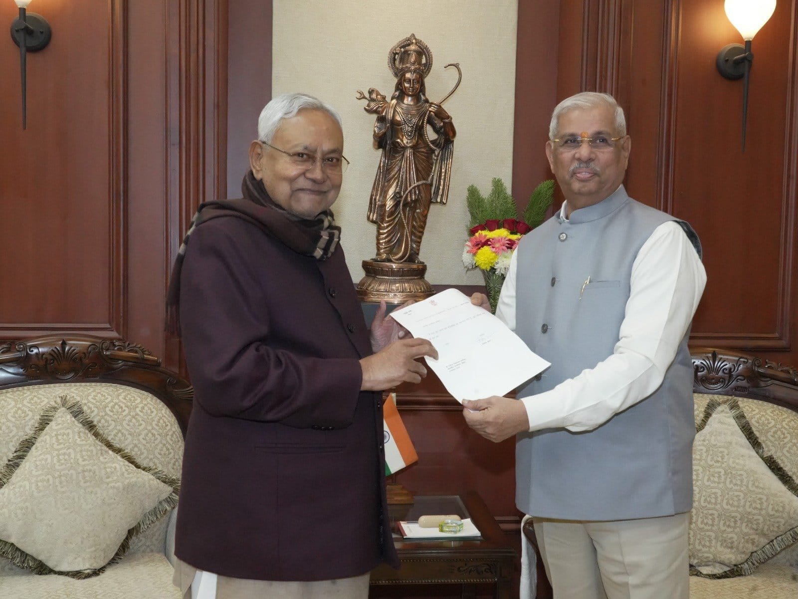 बड़ी खबर : नीतीश कुमार ने दिया इस्तीफा: आज ही BJP के साथ मिलकर बनायेंगे सरकार, इस्तीफे के बाद बोले....