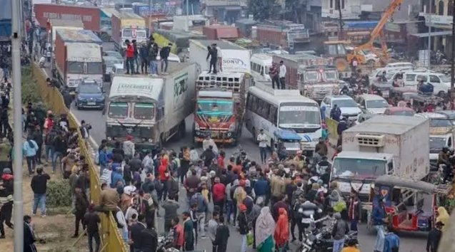 बड़ी खबर : ट्रांसपोर्टर और ड्राइवर की हड़ताल खत्म, सरकार से वार्ता के बाद लिया निर्णय, पढ़िए डिटेल