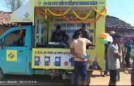 मनातू के विभिन्न चौक चौराहा पर मोबाइल डेमोस्ट्रेशन वैन ईवीएम वीवीपैड के डेमो दिखाकर मतदाताओं को जागरूक किया
