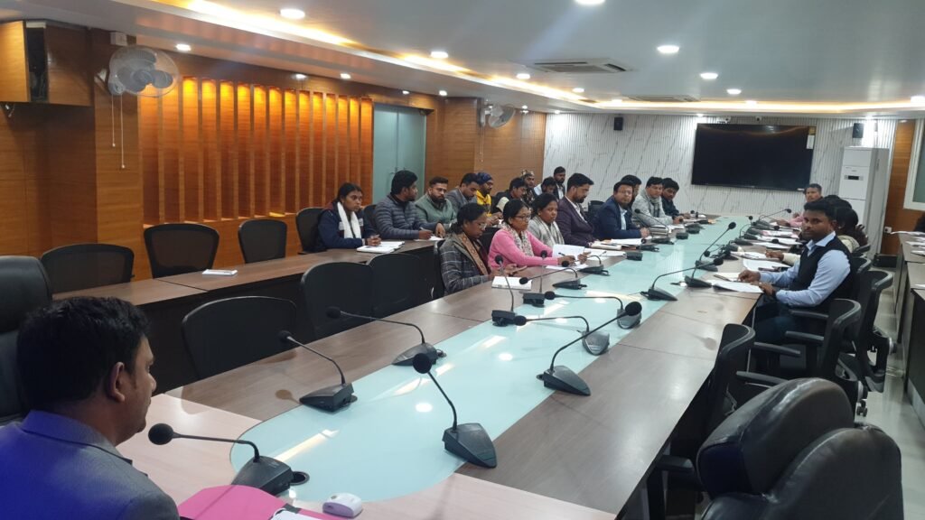 योग्य लाभुकों को अबुआ आवास का लाभ देने सुनिश्चित करें : उपायुक्त