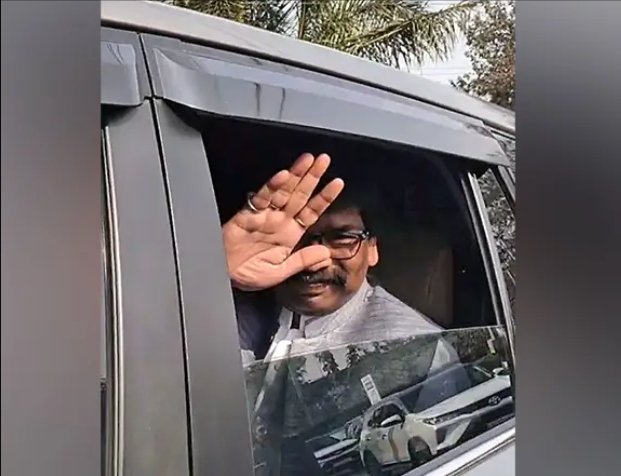 बड़ी खबर : हाईकोर्ट में हेमंत सोरेन की याचिका पर कुछ देर में होगी सुनवायी, वहीं सुबह 11 बजे स्पेशल कोर्ट में हो सकती है पूर्व CM की पेशी