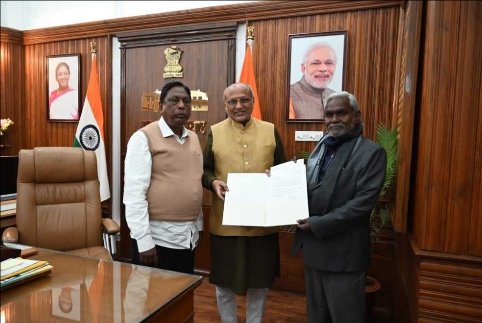 बड़ी खबर : झारखंड के नये मुख्यमंत्री का शपथ ग्रहण कल, राज्यपाल ने दिया मुख्यमंत्री के शपथ का आमंत्रण, 10 दिन के अंदर अपना बहुमत साबित करना होगा।
