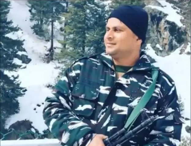 सड़क हादसा : जवान की मौत, बाइक से जा रहे CRPF जवान को ट्रक ने रौंदा, मौके पर ही हो गयी मौत, परिजनों का रो रोकर बुरा हाल