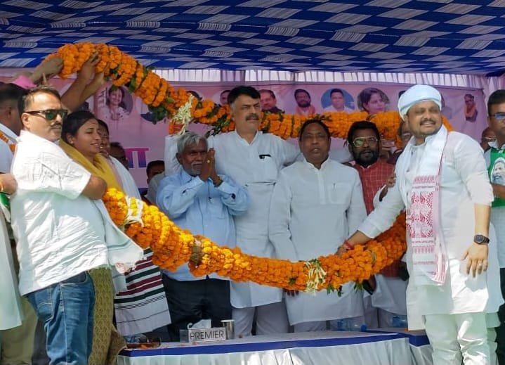 चतरा लोकसभा संसदीय क्षेत्र से इंडिया गठबंधन के प्रत्याशी के एन त्रिपाठी ने आज किया नामांकन दाखिल!