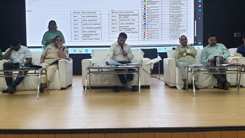 लोकसभा चुनाव को लेकर डीसी-एसपी ने सेक्टर पदाधिकारियों संग बैठक की