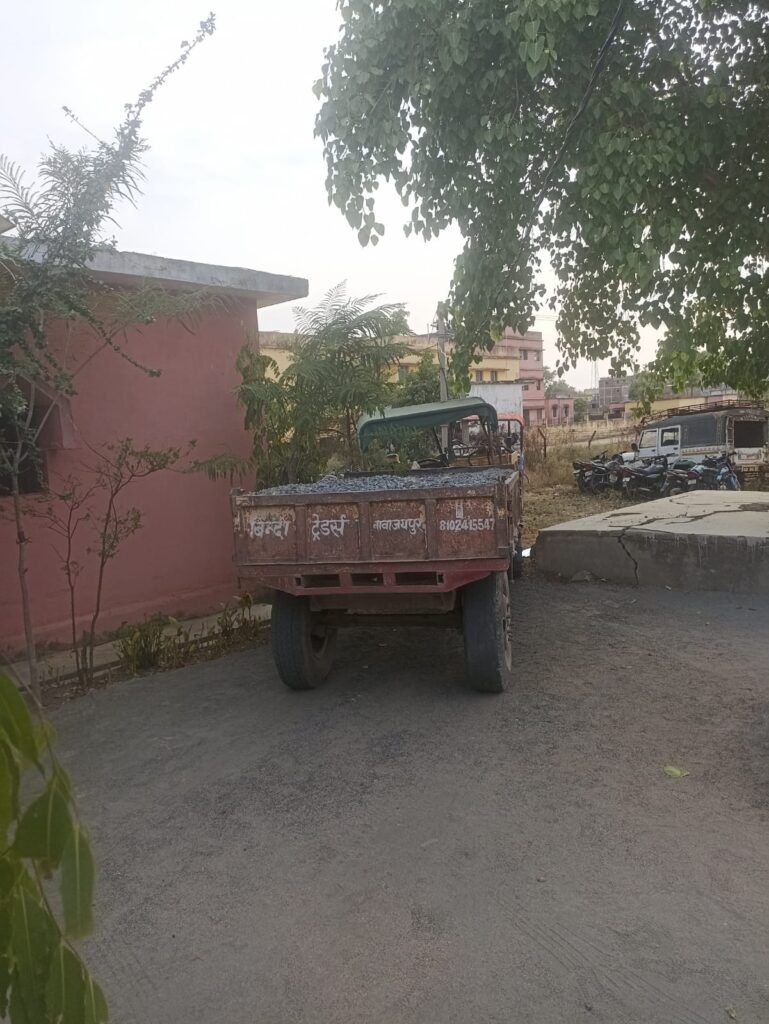 अवैध रूप से गिट्टी परिवहन करते एक ट्रैक्टर पर कार्रवाई !