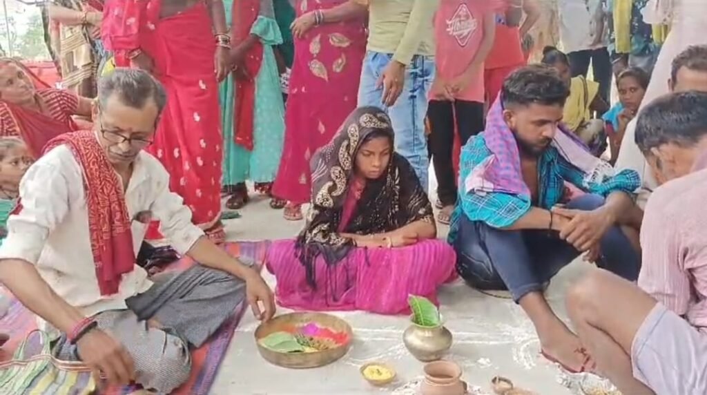 पाटन मे प्रेमी एवं प्रेमिका को ग्रामीणों ने करा दी शादी!