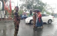 सहायक पुलिस कर्मियों ने काला बिल्ला लगा कर किया काम