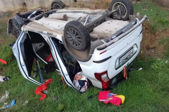 सड़क हादसा : देवघर में बड़ा सड़क हादसा, कावरियों से भरी गाड़ी का हुआ भीषण एक्सीडेंट, मौत.. कई घायल