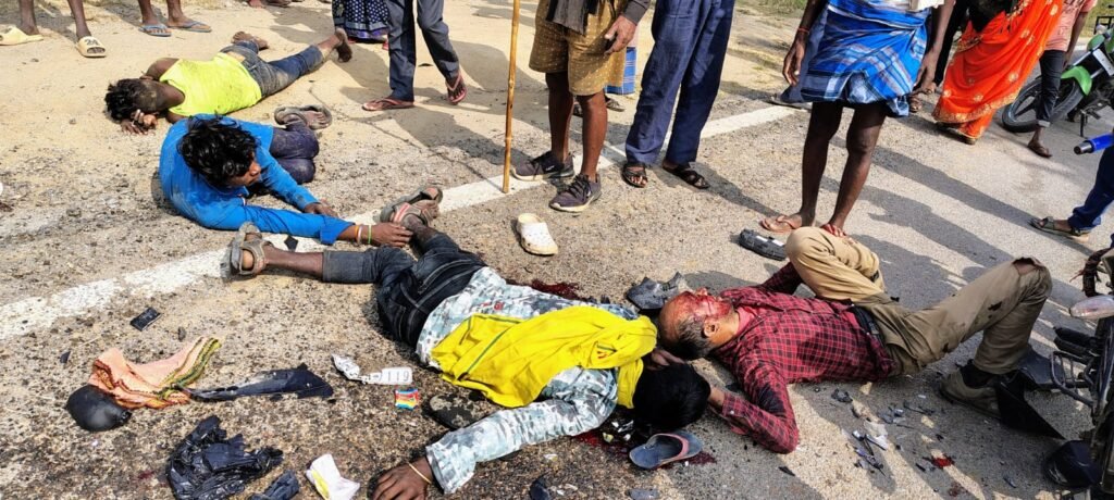 चिराई रोड पंचायत भवन के पास दो बाइक आमने-सामने से जोरदार टक्कर