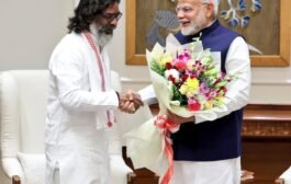 हेमंत सोरेन ने कल्पना संग PM मोदी से की मुलाकात, अबुआ सरकार के शपथ ग्रहण समारोह में शामिल होने का दिया न्योता