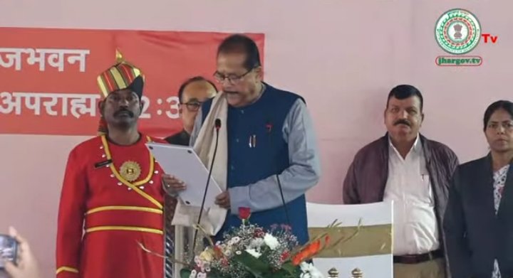 झारखंड में मंत्री का शपथ ग्रहण लाइव : हेमंत सरकार के 11 मंत्रियों का शपथ ग्रहण देखिए, कौन कौन ले रहा शपथ