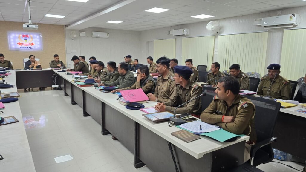 पुलिस अधीक्षक कार्यालय में क्राइम मीटिंग , अपराध नियंत्रण और अन्य महत्वपूर्ण मुद्दों पर गहन चर्चा