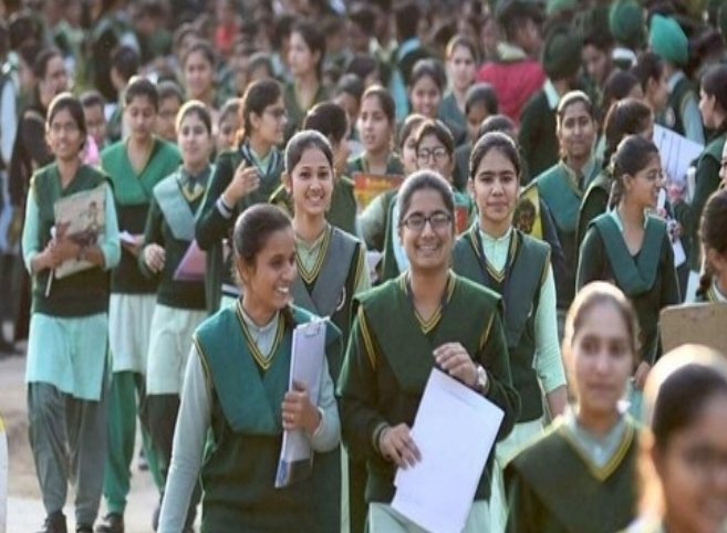 तरहसी में मैट्रिक के चार परीक्षा केंद्र और इंटर मीडिएट के एक परीक्षा केंद्र बनाए गए हैं।