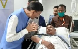 लातेहार : मुठभेड़ में घायल जवान अवध सिंह को एयरलिफ्ट कर लाया गया राँची
