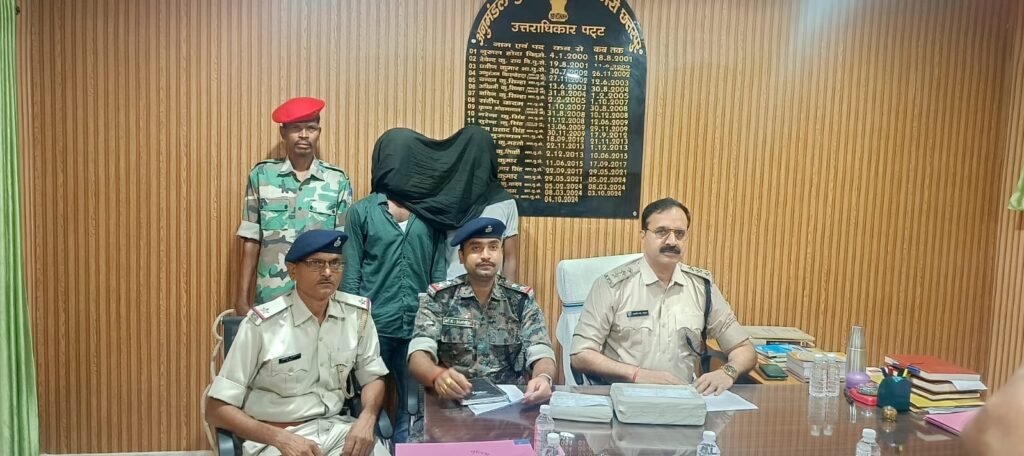 सोशल मीडिया पर धौंस जमाने के चक्कर में हथियार सहित दो युवक गिरफ्तार