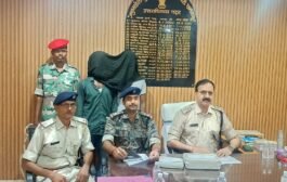 सोशल मीडिया पर धौंस जमाने के चक्कर में हथियार सहित दो युवक गिरफ्तार