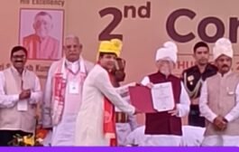 पांकी के नेत्र सहायक डॉ बिनोद कुमार को महामहिम संतोष गंगवार के द्वारा विश्रामपुर रामचन्द्र चंद्रवंशी यूनिवर्सिटी परिसर में आयोजित दीक्षांत समारोह में डॉक्टर ऑफ फिलॉसफी की मानद उपाधि एवं उनकी धर्मपत्नी को PHD डॉक्टरेट की मानद उपाधि से किया गया सम्मानित।