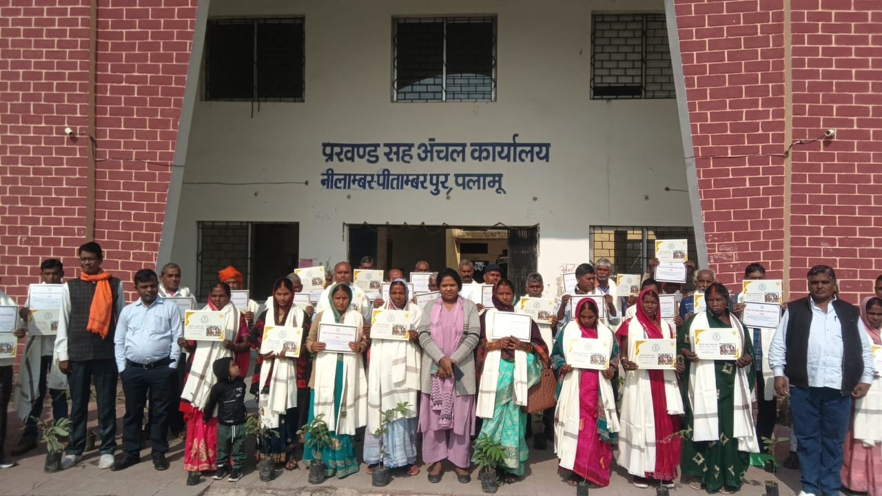 पीतांबरपुर में 25वां झारखंड स्थापना दिवस और बिरसा मुंडा जयंती पर जनजातीय गौरव दिवस का भव्य आयोजन