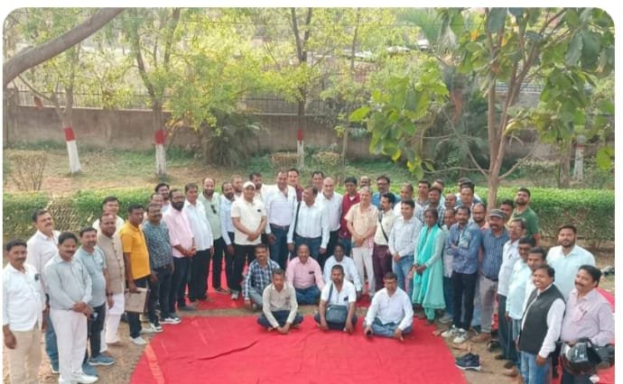 झारखंड में 12 मार्च से मनरेगा कर्मियों की अनिश्चितकालीन हड़ताल, सरकार की बेरुखी से बढ़ा आक्रोश